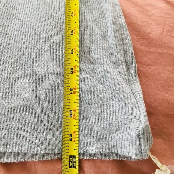 NWT J.Ing Soft Grey Long Sleeve Ribbed Scoop Neck Top, Bamboo Blend Fabric - Picture 6 of 6